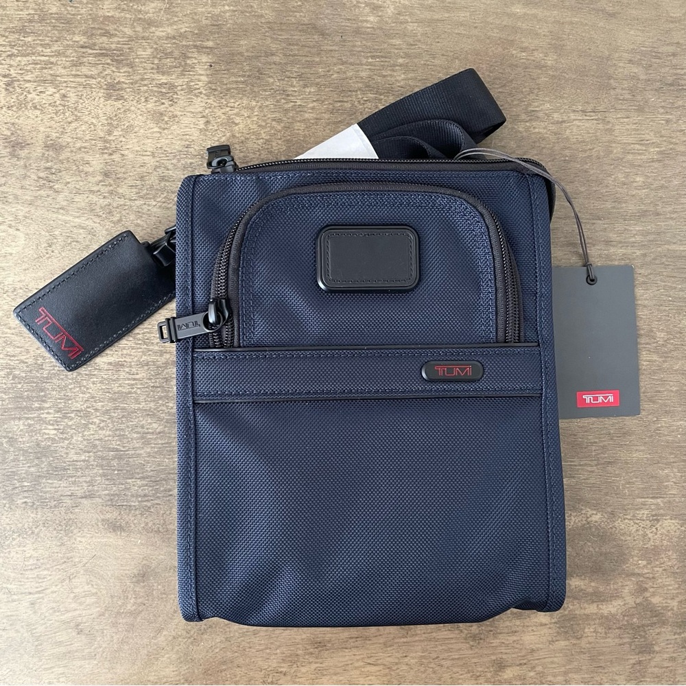 NWT TUMI Men's Navy Crossbody Bag - Picture 2 of 8